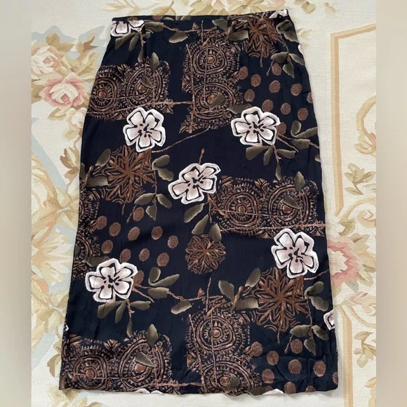 Black with sophisticated neutral designs, California Krush size XL crêpon skirt - Picture 2 of 8